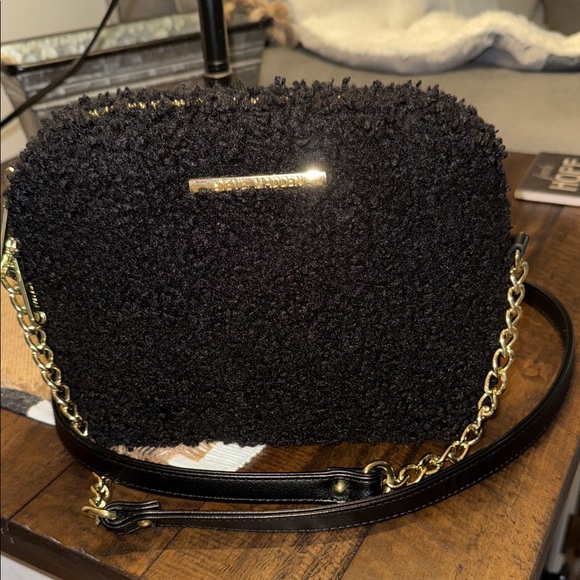 Steve Madden Handbags - STEVE MADDEN CROSSBODY CINDY DOME BAG  GOLD CHAIN CLEAN
🚭